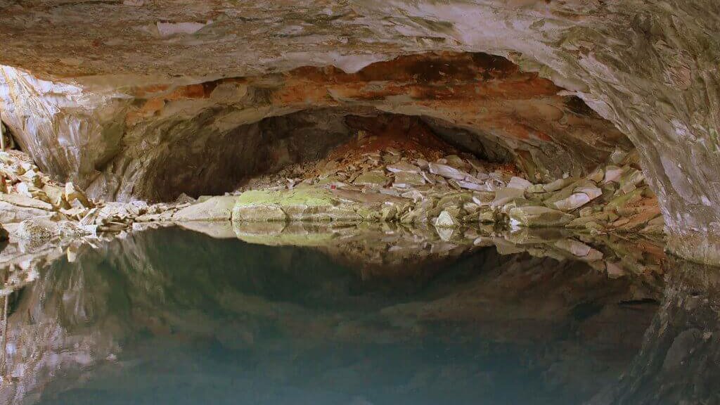 Explore Many Caves In Tennessee