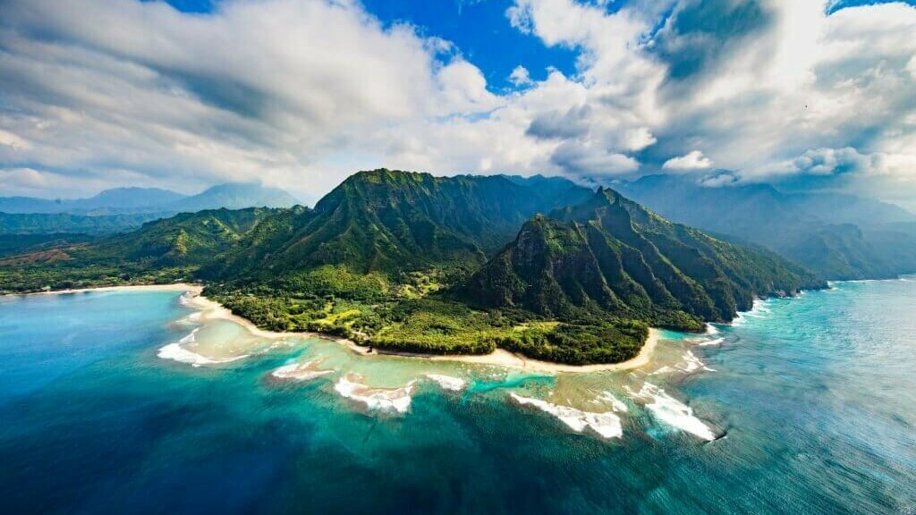 Beautiful-Scenery-in-Hawaii-vs.-Mainland